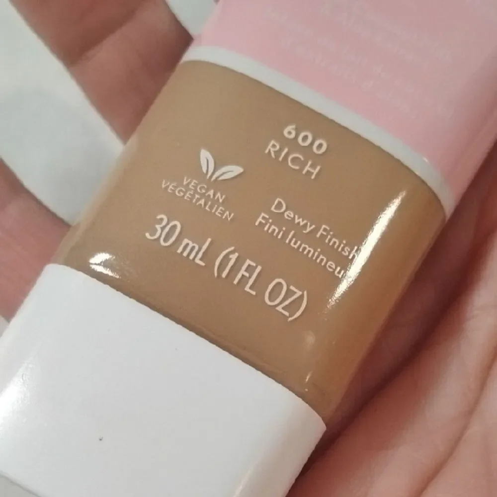 COVERGIRL Foundation Skin Milk Dewy
